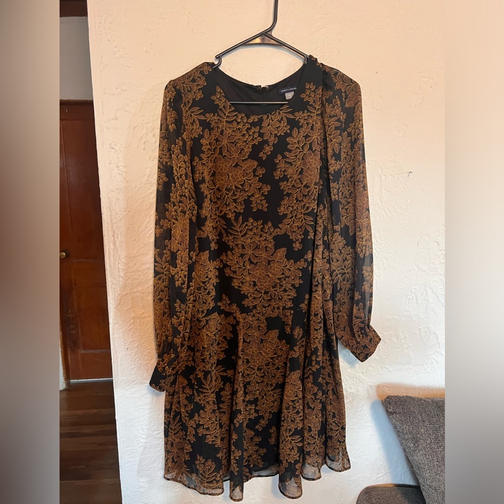 **SOLD 🫶🏼** Floral sheer Tommy Hilfiger dress.